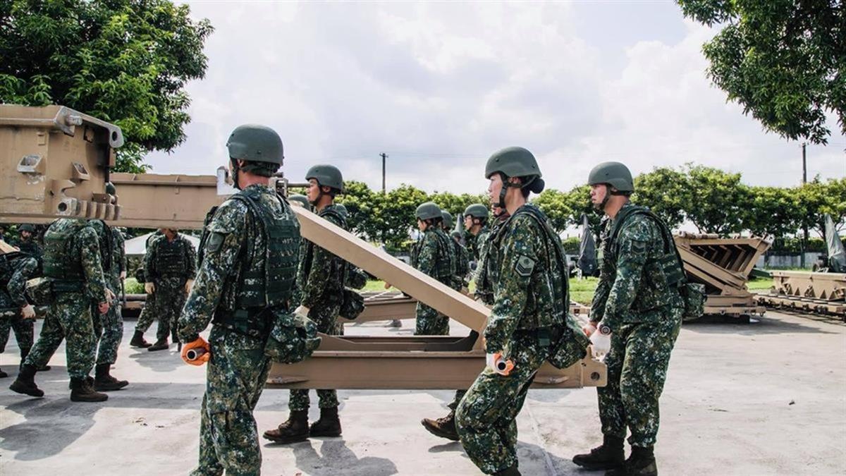 立院三讀！ 義務役月薪不得低於基本工資 二兵加薪7240元