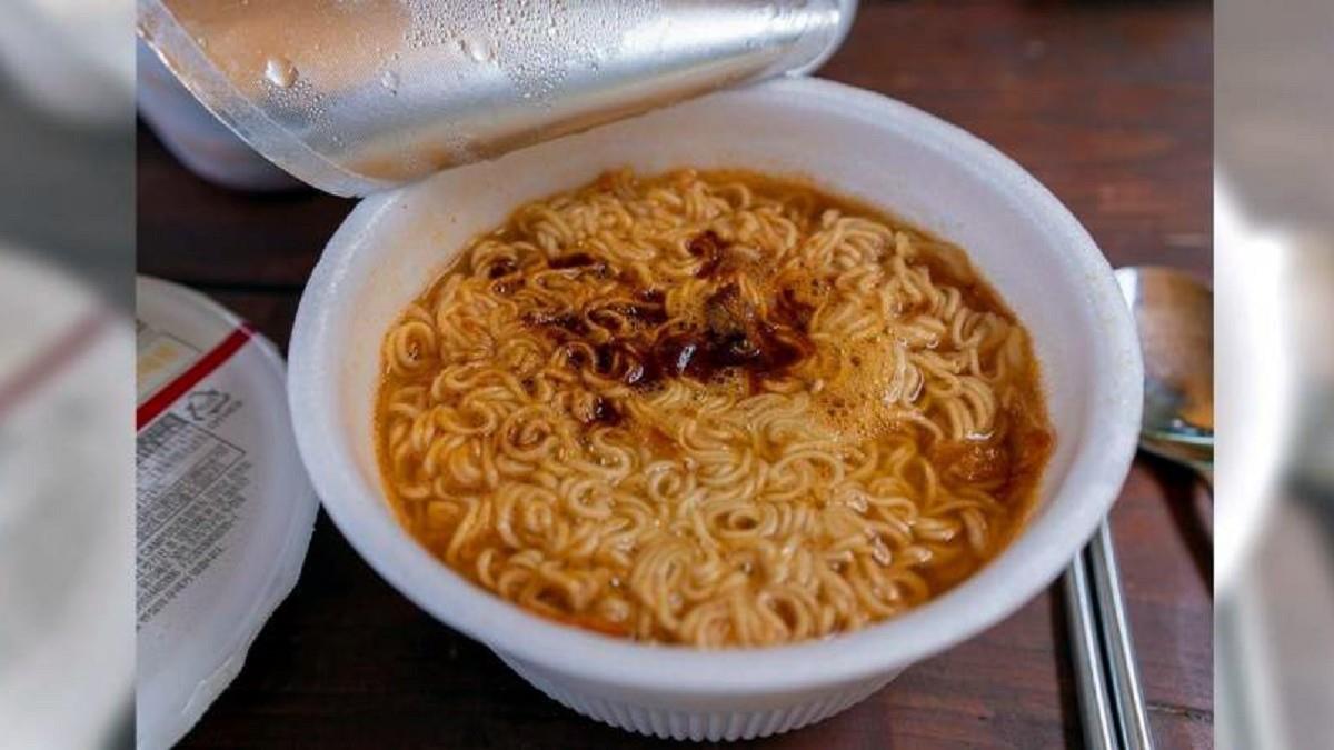 泡麵剩湯別倒水槽！專業廚師揭「3NG行為」 正確處理法曝光