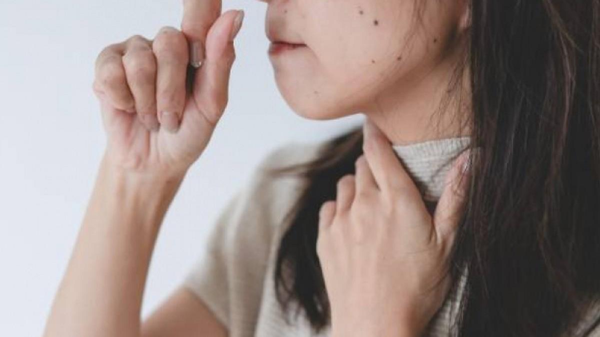 42歲女師不菸不酒！咳嗽數月竟罹肺癌亡 醫曝「唯一保險」