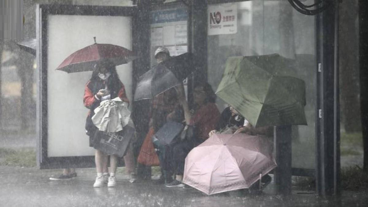 「蝴蝶」殘骸將成颱？氣象粉專揭機率：像水球砸台