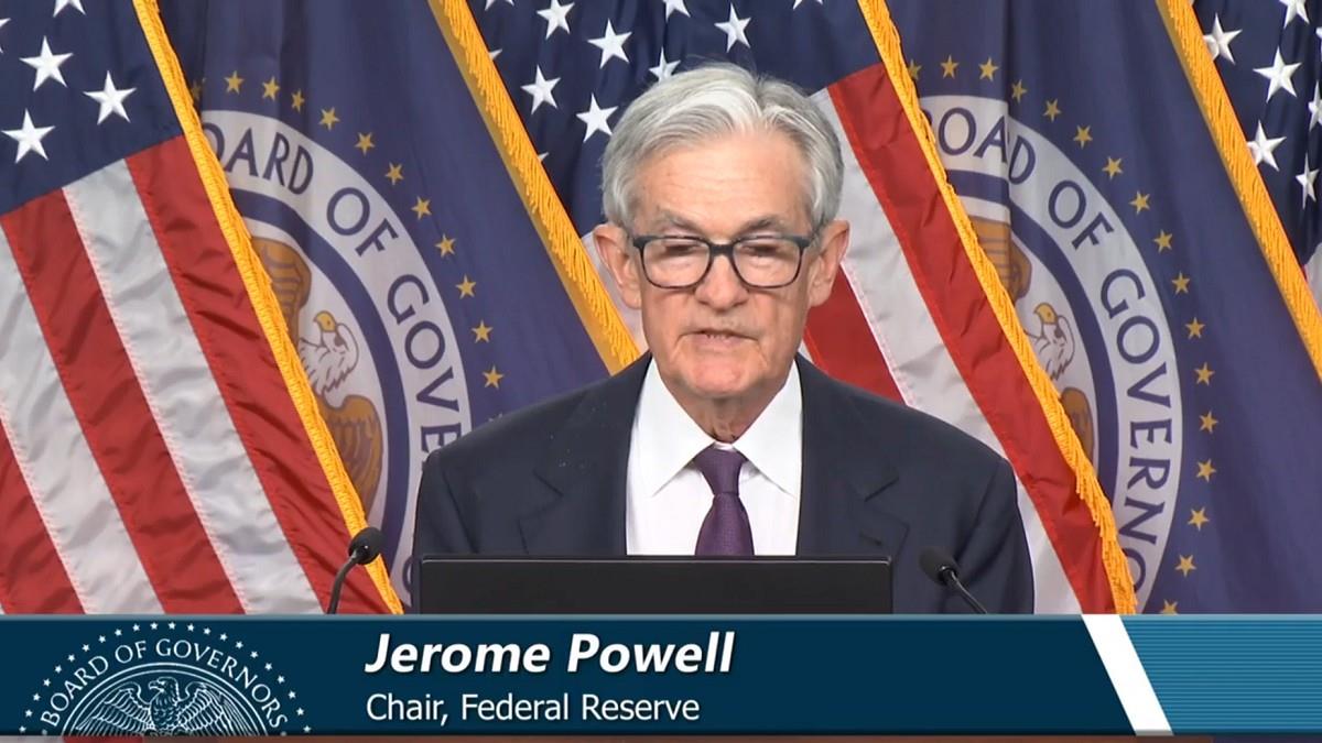 再砲鮑爾是傻瓜「早降2%省6千億」 川普暗示：我該行動了