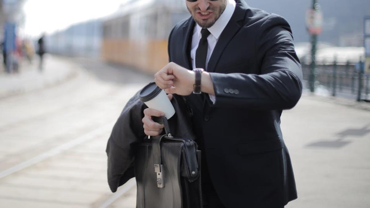 不是上班遲到！他4000元全勤獎金沒了 過來人勸：看到就快逃