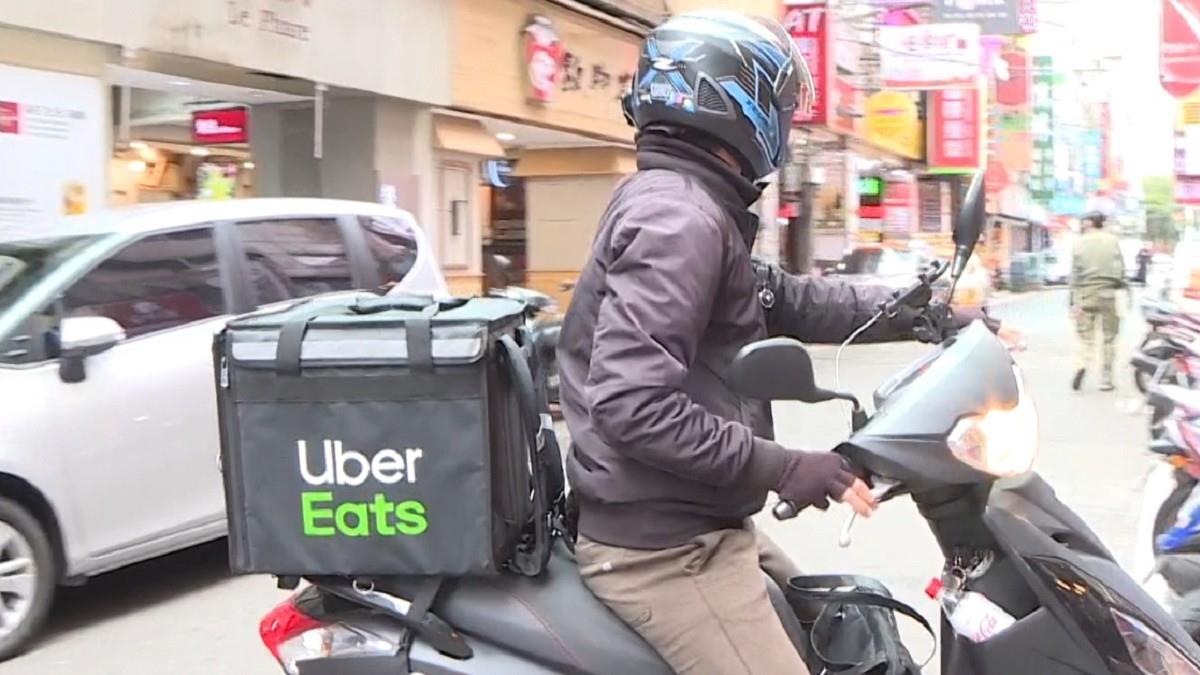 尪辭行員跑外送「月入10萬拚生孩」 妻嫌丟臉不體面 網炸鍋