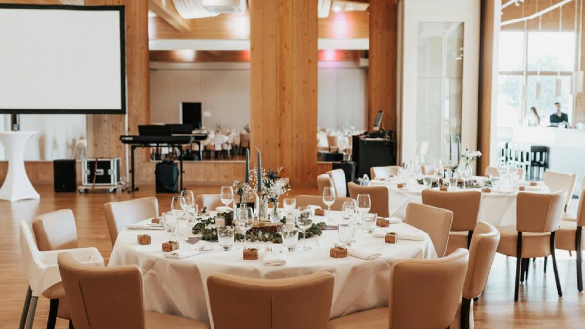 他沒包紅包闖婚禮「吃排翅、龍蝦」挨告 法院1原因判無罪