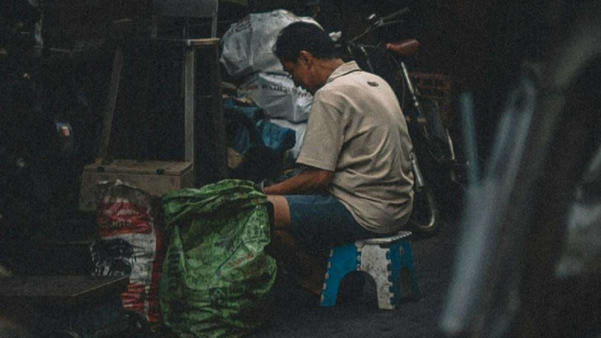 父擁5房3地卻愛「撿回收」 女兒超崩潰！知情人揭：不是為錢