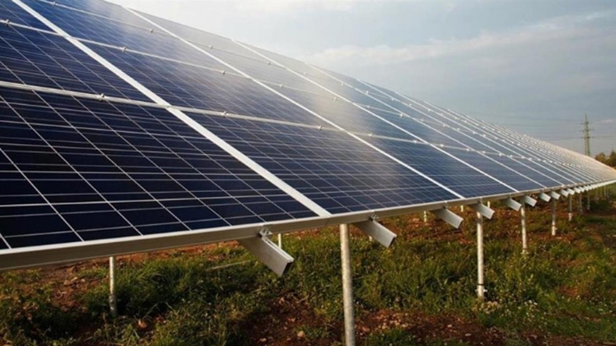 「用屋頂發電」最高補助30萬 可供4萬餘棟進行設置