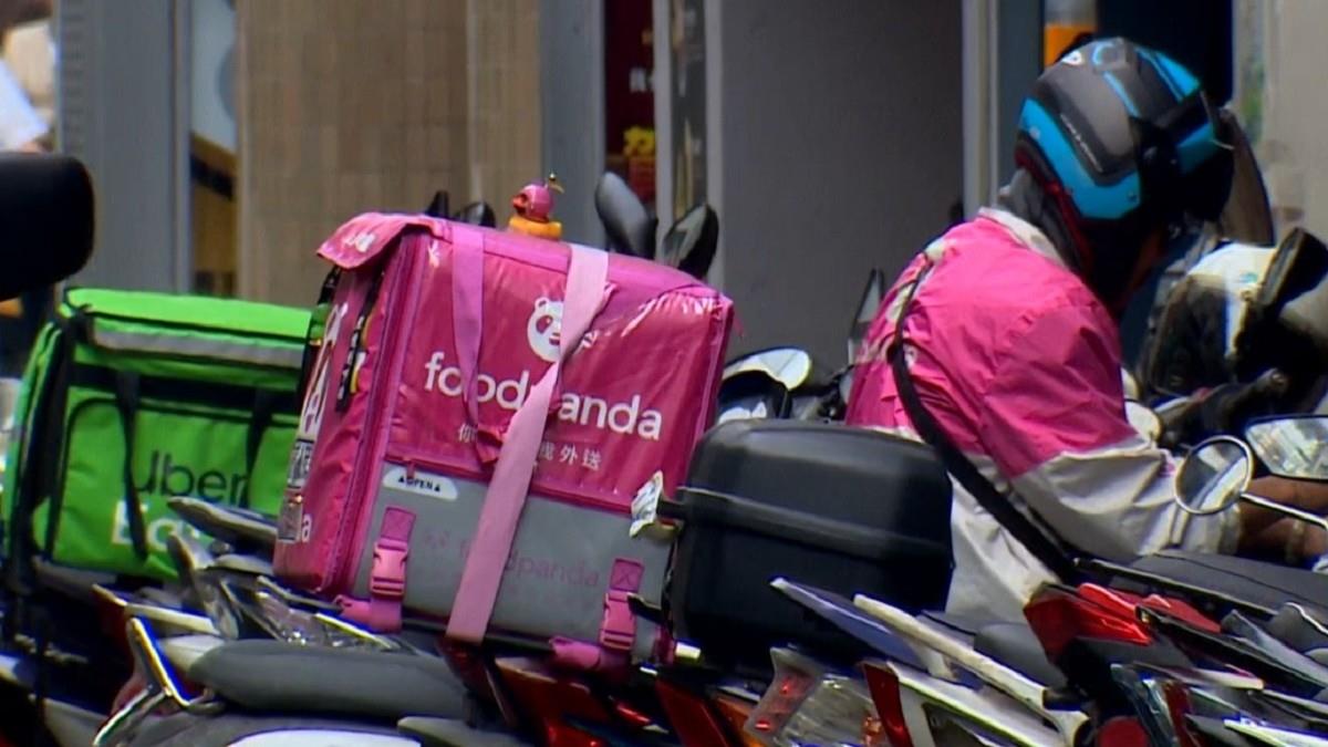 三寶爸跑外送10萬全上繳 妻嫌「心不在家」他心寒：走不下去了