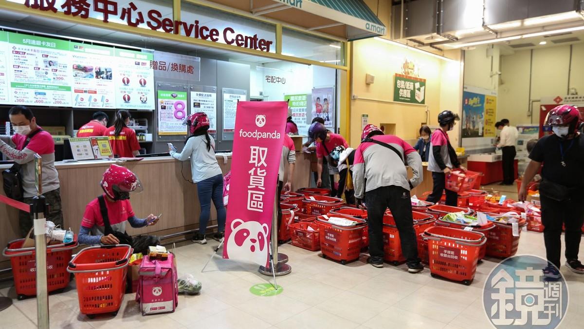 他曬外送員薪水「年收破百萬」 網見細節傻眼：是拿命在換？