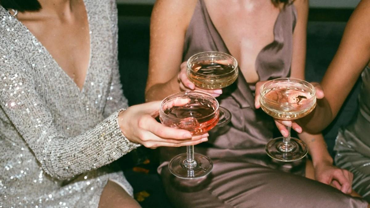 曾收王文洋名片！女主播抖「富商選妃」黑幕：飯局驚見熟面孔