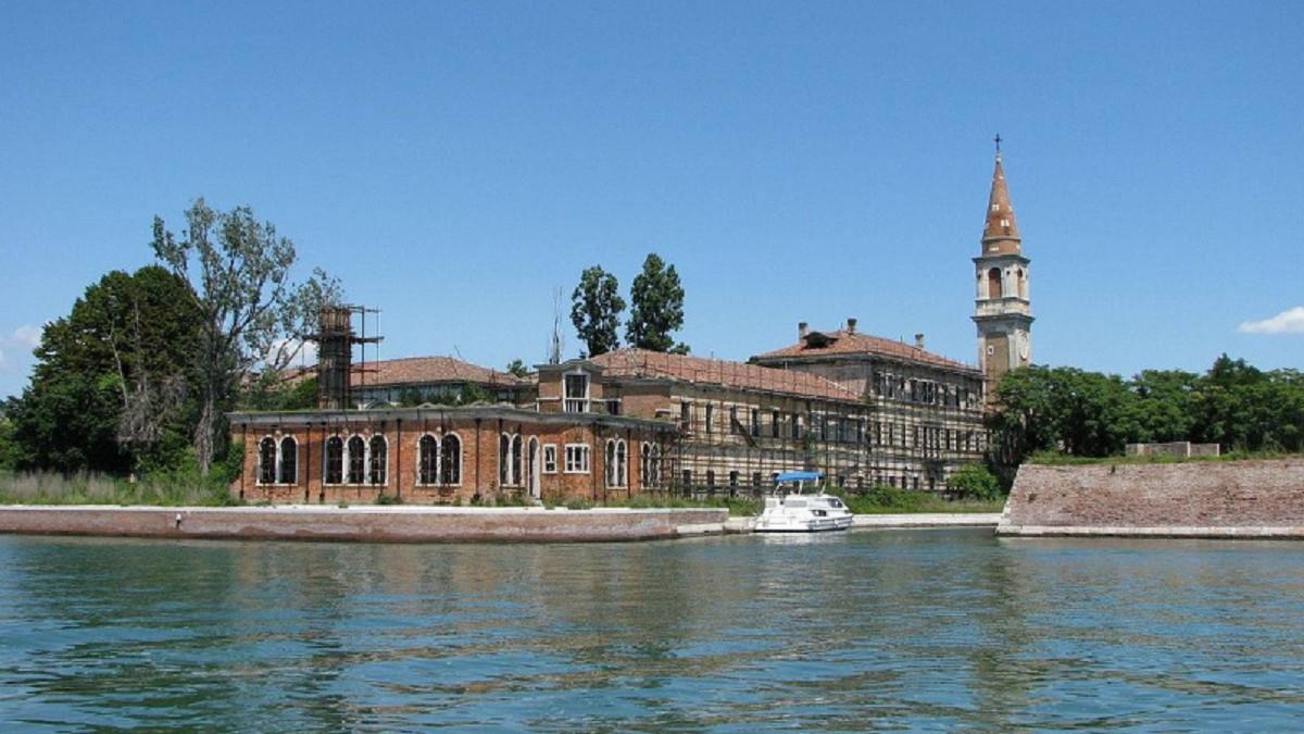 威尼斯小島「傳埋16萬具屍」？ 義大利禁觀光客進入