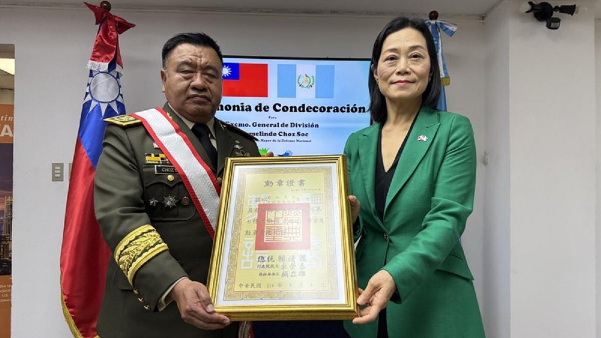 推動「台瓜邦誼」有功！瓜國參謀總長受勳：台灣是我第二故鄉