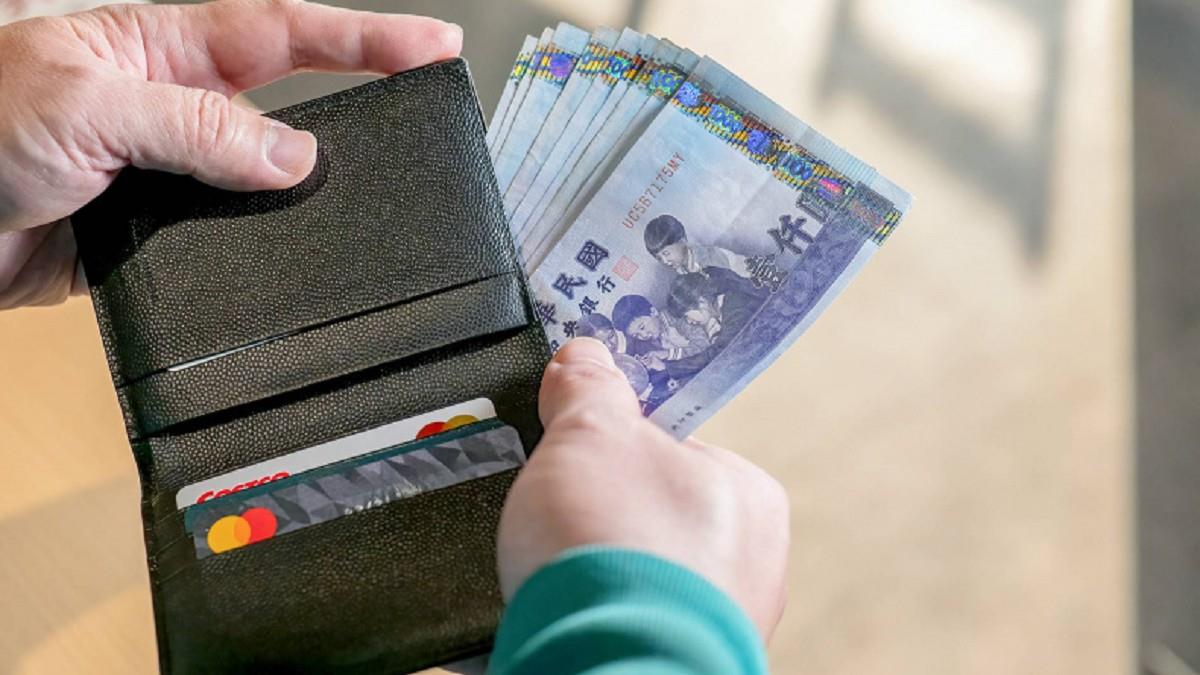 尪婚前薪水上繳婆婆！討回存簿「剩1千多」 人妻怒：還說我死要錢