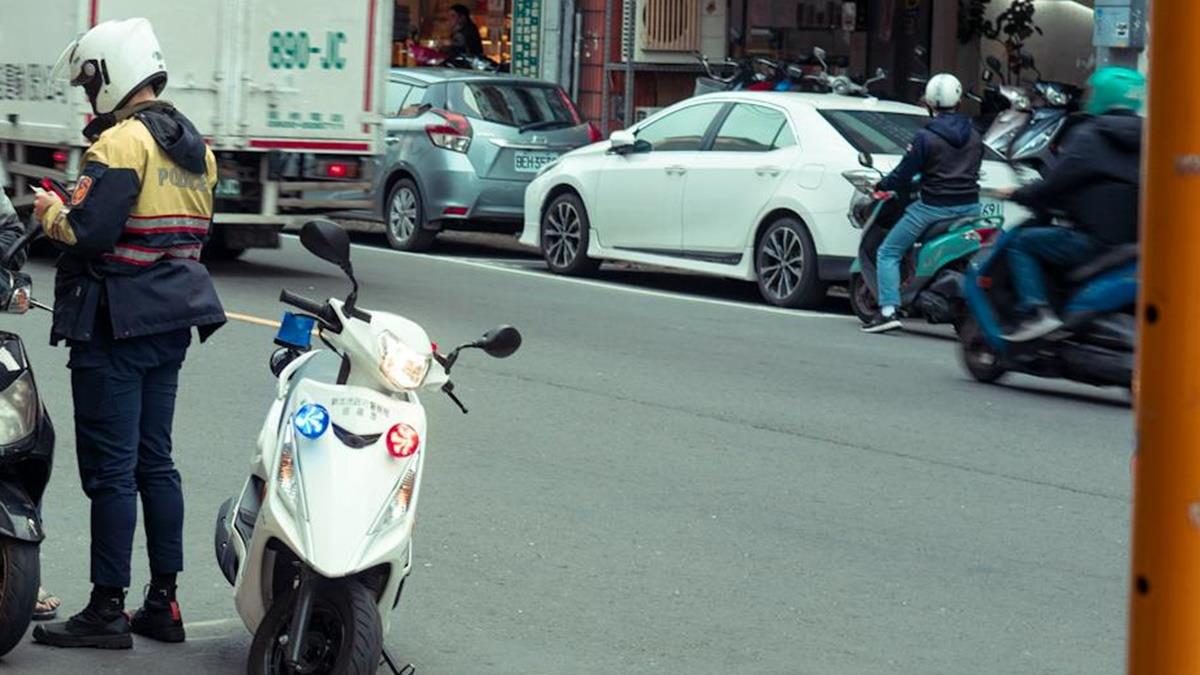 分局長請同仁「穿制服五星餐廳吃到飽」 1.3萬網讚爆：不推不行