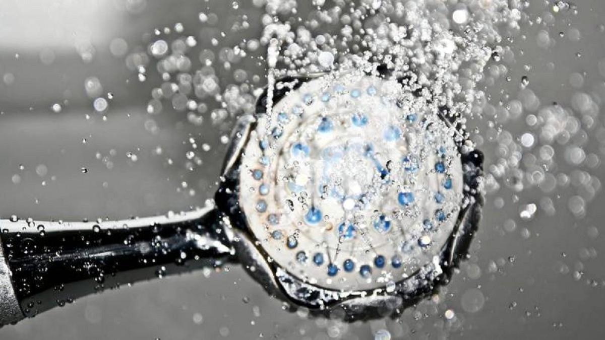 住飯店「赤腳洗澡」恐染HPV？ 醫生證實了：1族群最危險