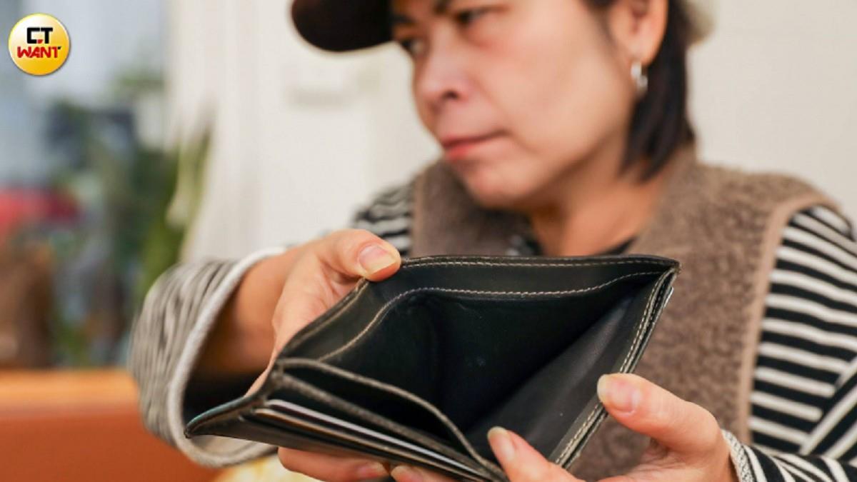 月薪3.5萬「一年存18萬」！ 網見開銷傻眼：太猛了