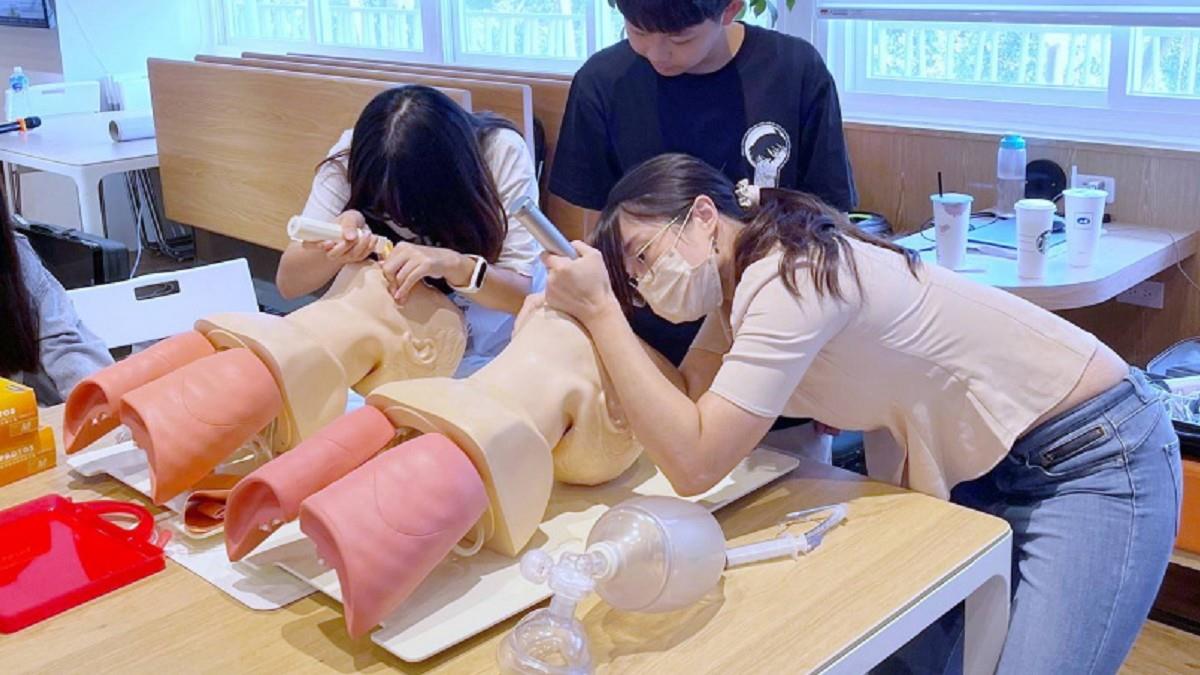 暑期營隊5天20萬！ 家長「為學習歷程」砸重金 教授直言：浪費錢