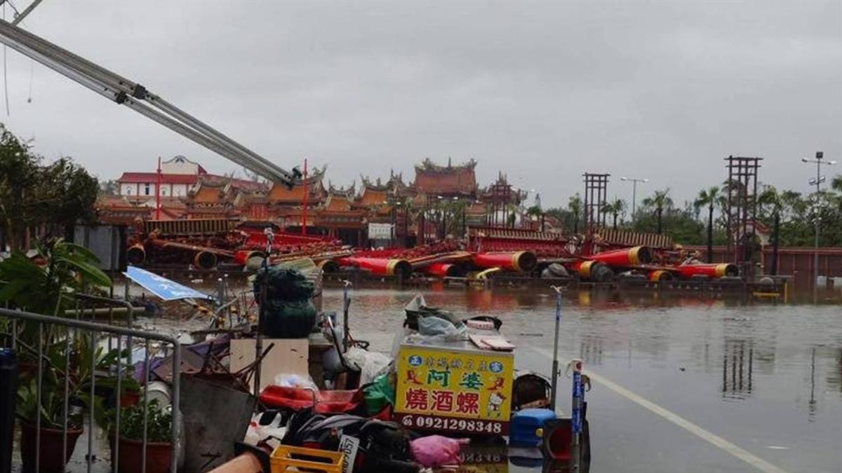 南鯤鯓代天府「千年檜木牌樓」倒塌 民俗專家：這些人小心了