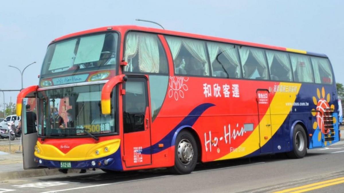 颱風夜搭客運！逃生門被吹開像末日 駕駛1舉動乘客淚：拜託加薪