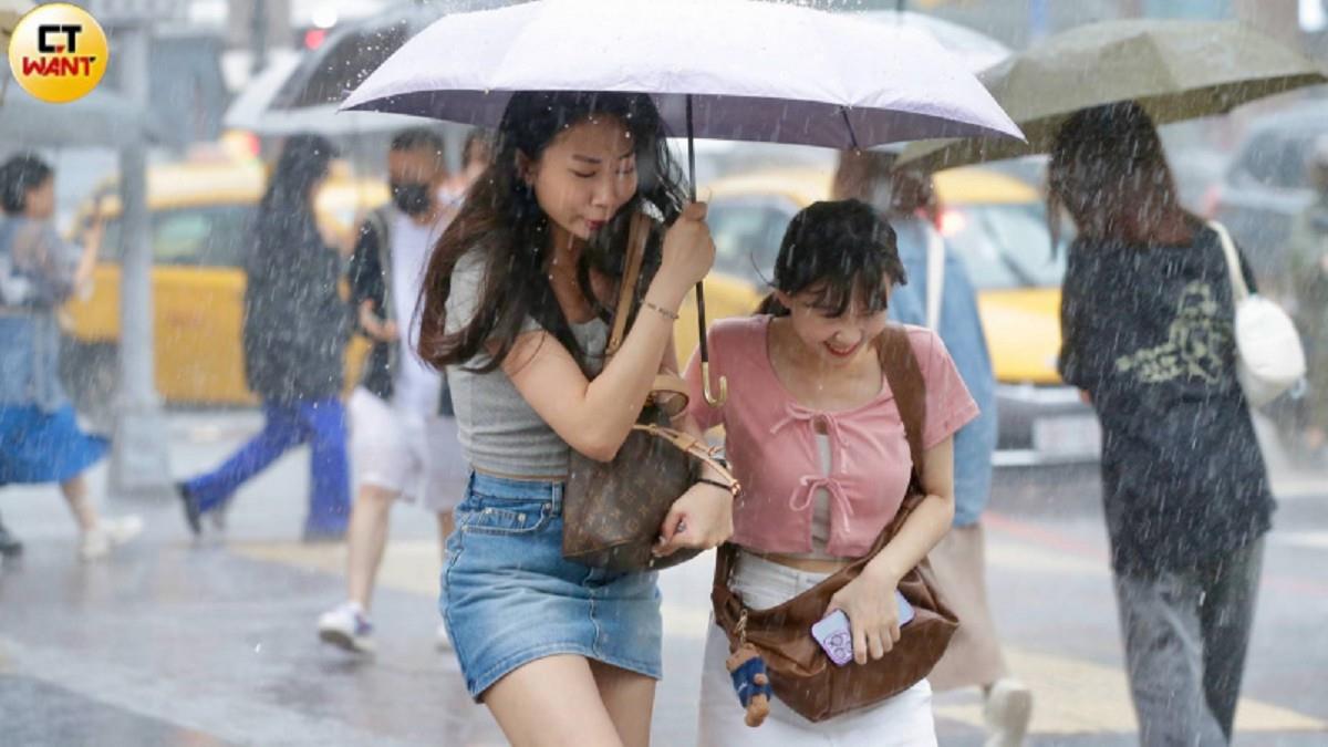 雨神同行！15縣市豪大雨特報 「這1天」起好天氣