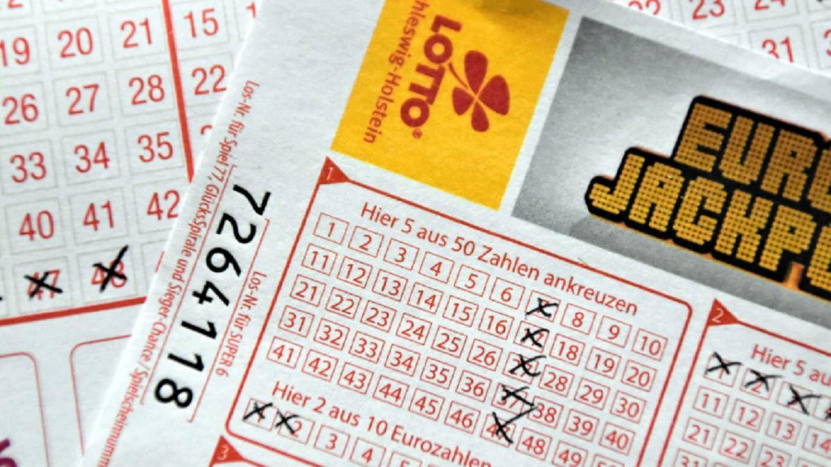 她靠「信念買彩券」！ 刮中1.46億大獎 秒辭職換大房