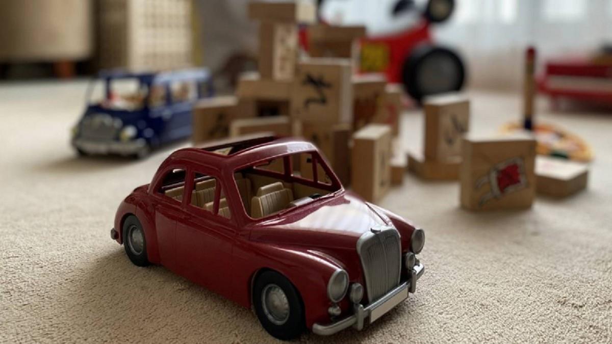 趁全家睡覺！ 5歲童拿手機「豪刷7台玩具車」 媽崩潰求退款