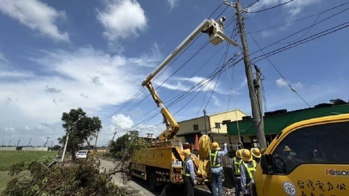 台電員工「高空搶修」遭電擊 父盼民眾為兒集氣