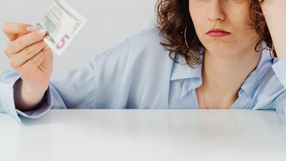 月薪僅3萬5！ 媽討3萬孝親費「不然就賣房」 網勸：搬走自己過