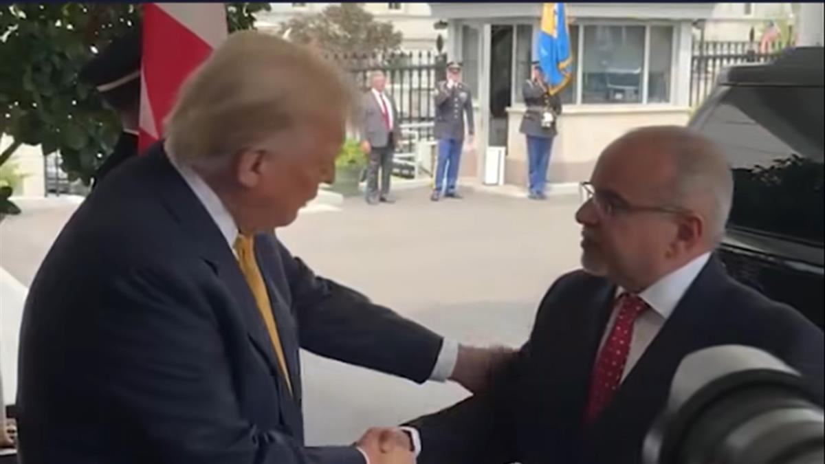 川普手背瘀青+腿腫脹 白宮給解答：健康很良好