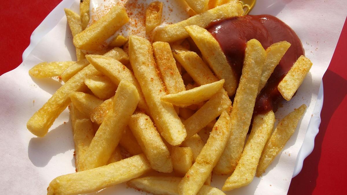 薯條放口袋6年！ 網驚「看起來還能吃」 他曝家人藏3年漢堡：完全沒發霉