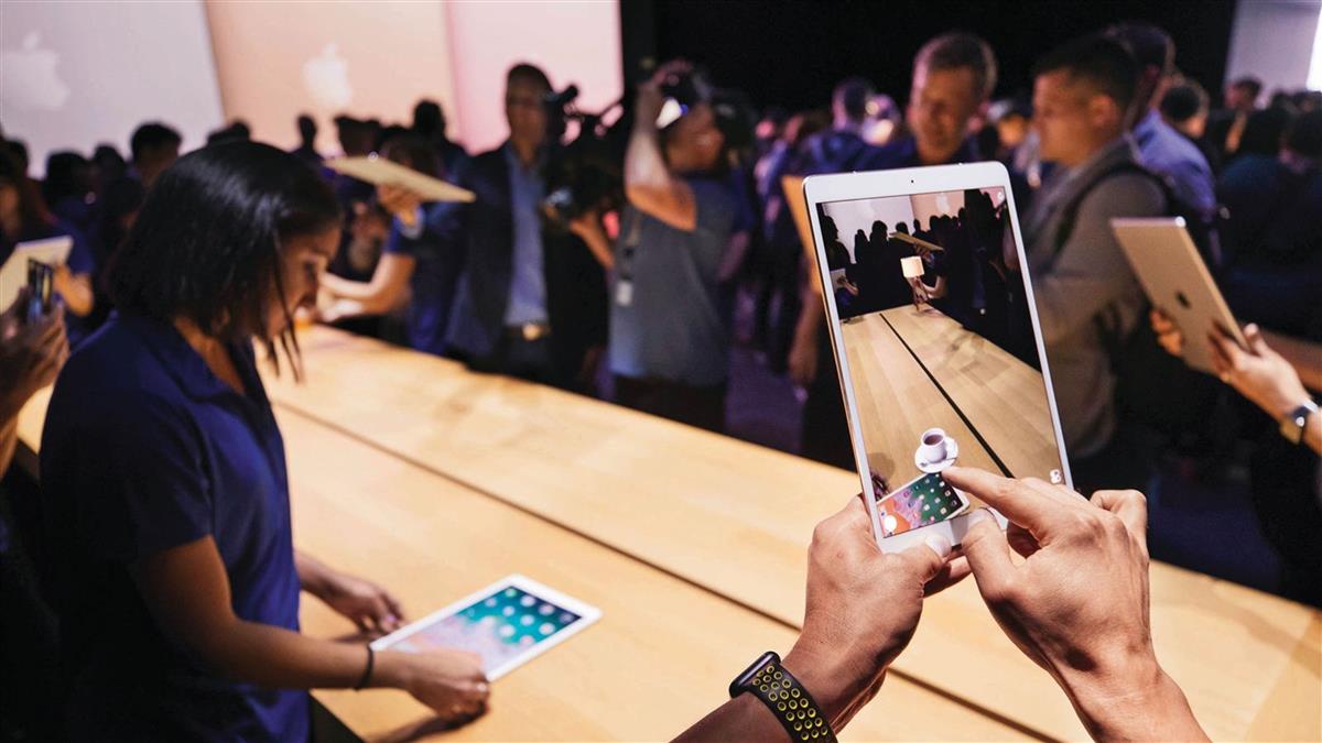 曾遭紅鏈搶光生意 被郭董喊下台 他曝中國奧步：將在特斯拉重演