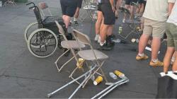 綠洲合唱團演唱會 身障席歌迷「全站起來嗨」？網酸：耶穌顯靈