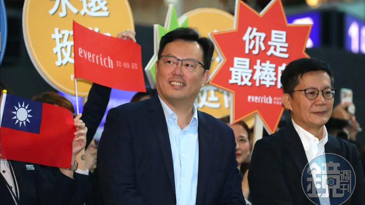 世大運跆拳男團奪銀！中國2度搶賀電還施壓撤國旗 體育署長怒了