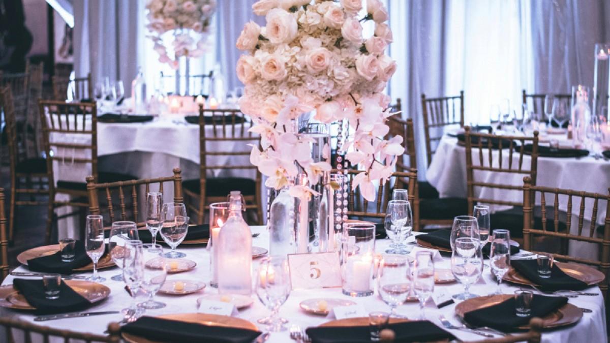 國航員工變婚宴蟑螂？5人包600偷酒水拿喜餅 還逼刪文嗆報警