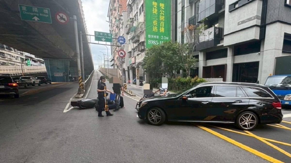 三重翁開車撞倒騎士 駕駛下車一幕 網友震驚了