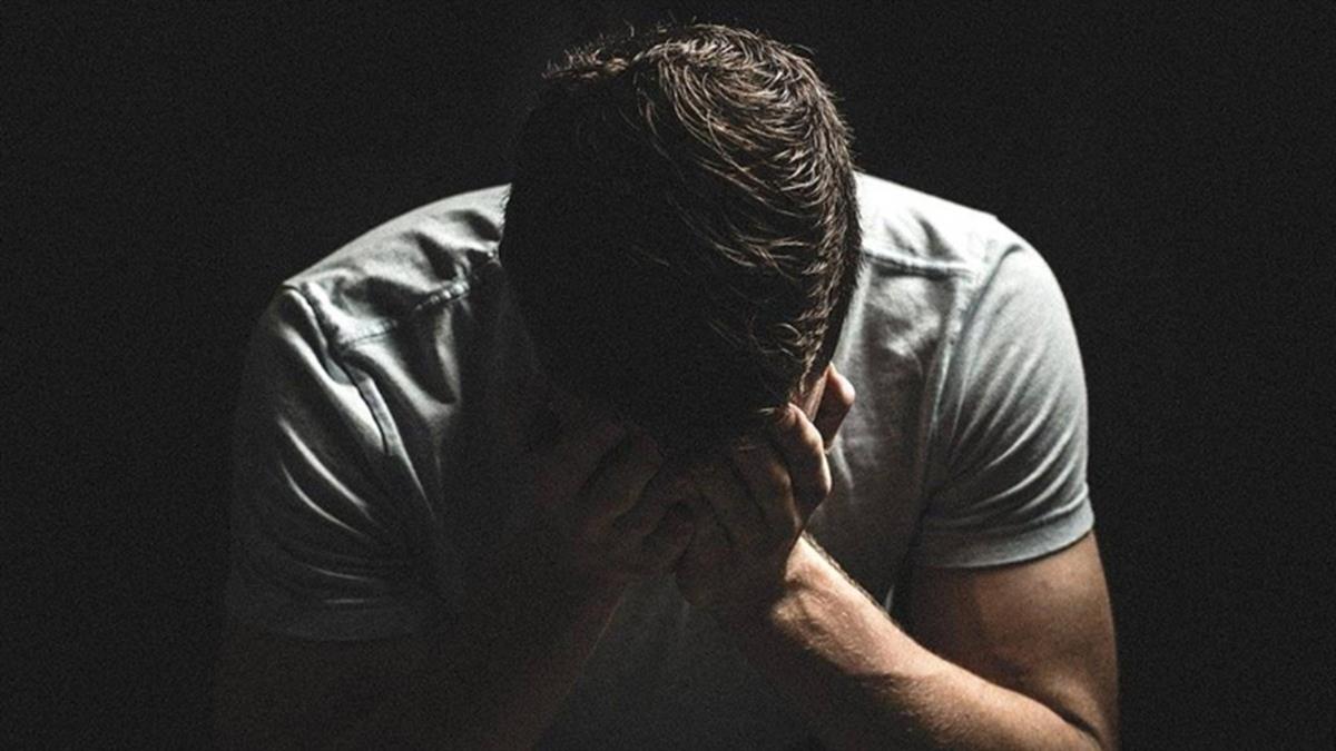 職場爸爸壓力大！ 平均工作11小時「5.1年沒加薪」4成獨扛家計