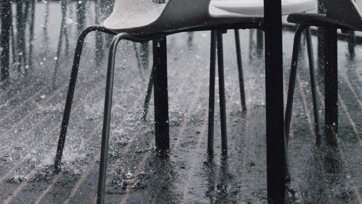 雨彈來襲！12縣市大雨特報 恐有雷擊