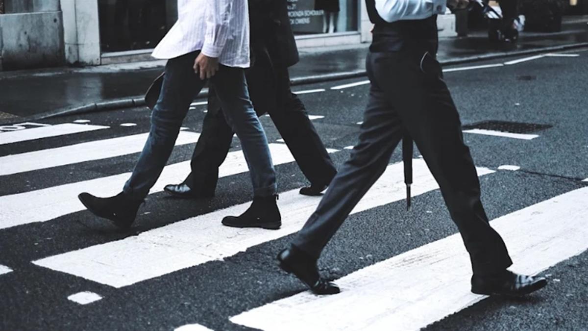 通膨+關稅壓力...51%上班族認「月底吃土」 估薪資要多1萬才夠用