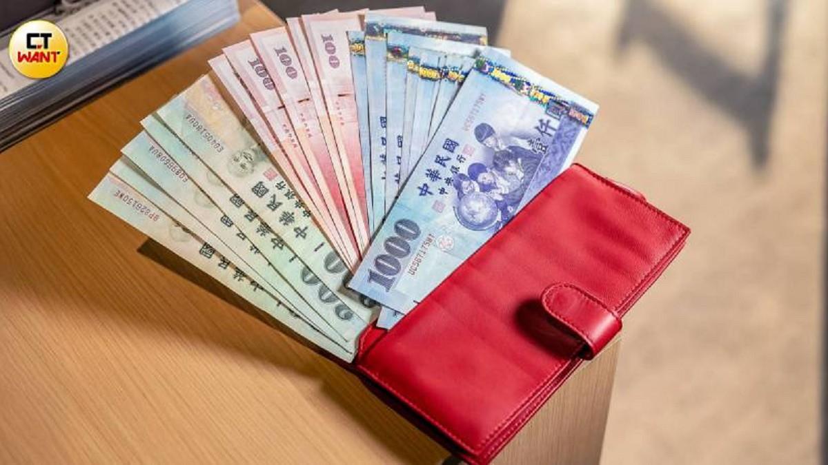 他心肌梗塞住院！薪資「倒扣5000元」網：快檢舉