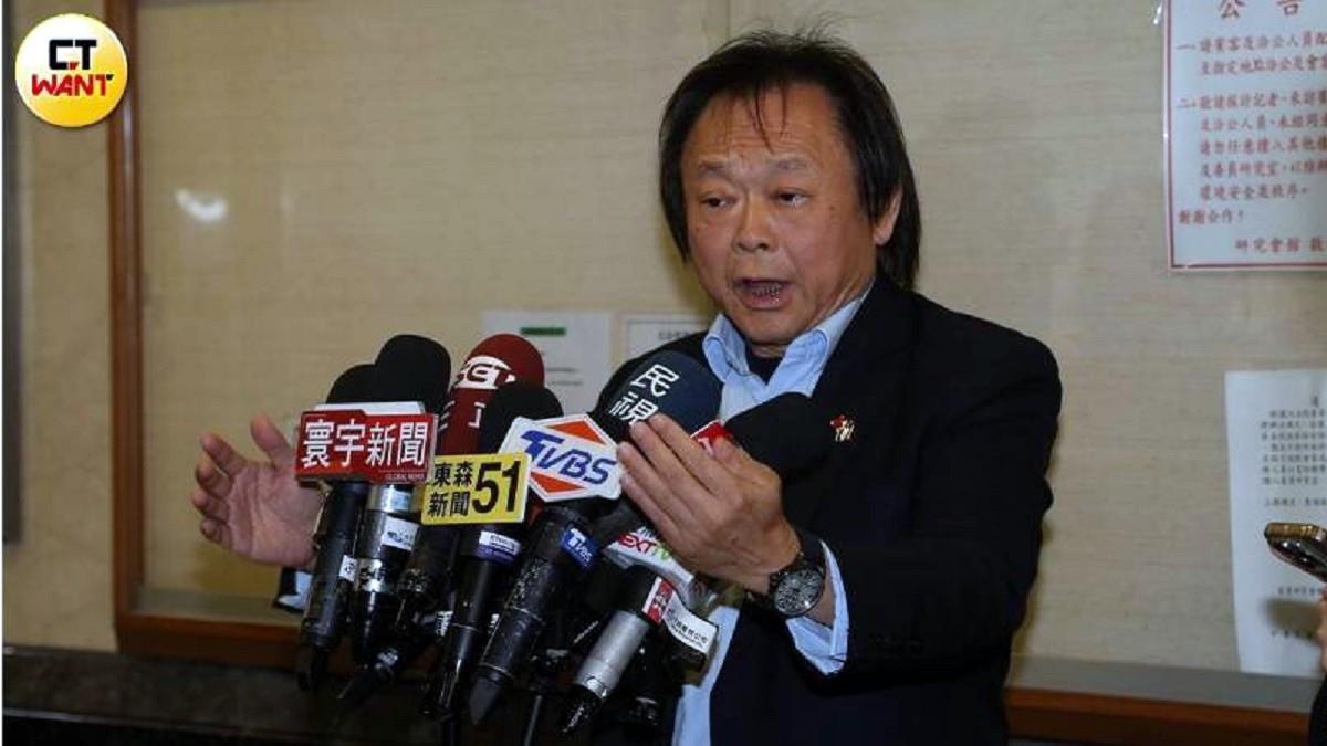 才誇郭智輝有進步！王世堅氣轟：傲慢無知自以為是