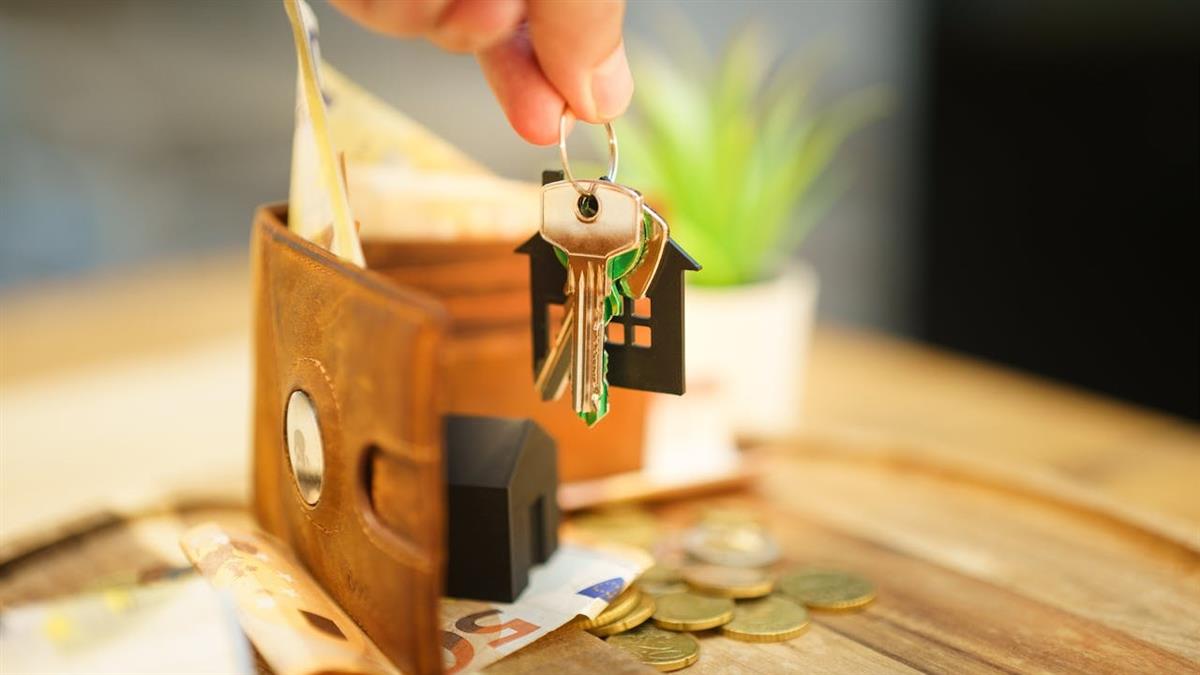 碩畢將入大企業「他估年薪300萬」 想買預售屋網勸退：別想了