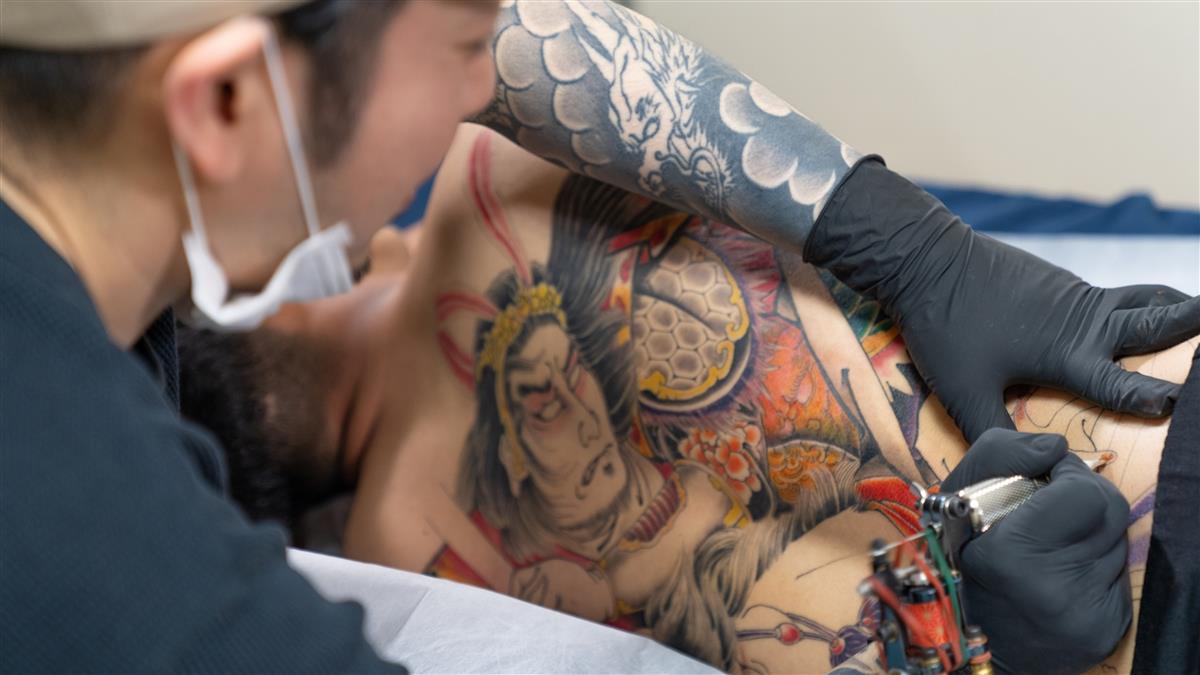 他上班最愛「滿身刺青客人」　一票員工點頭：越大尾越客氣