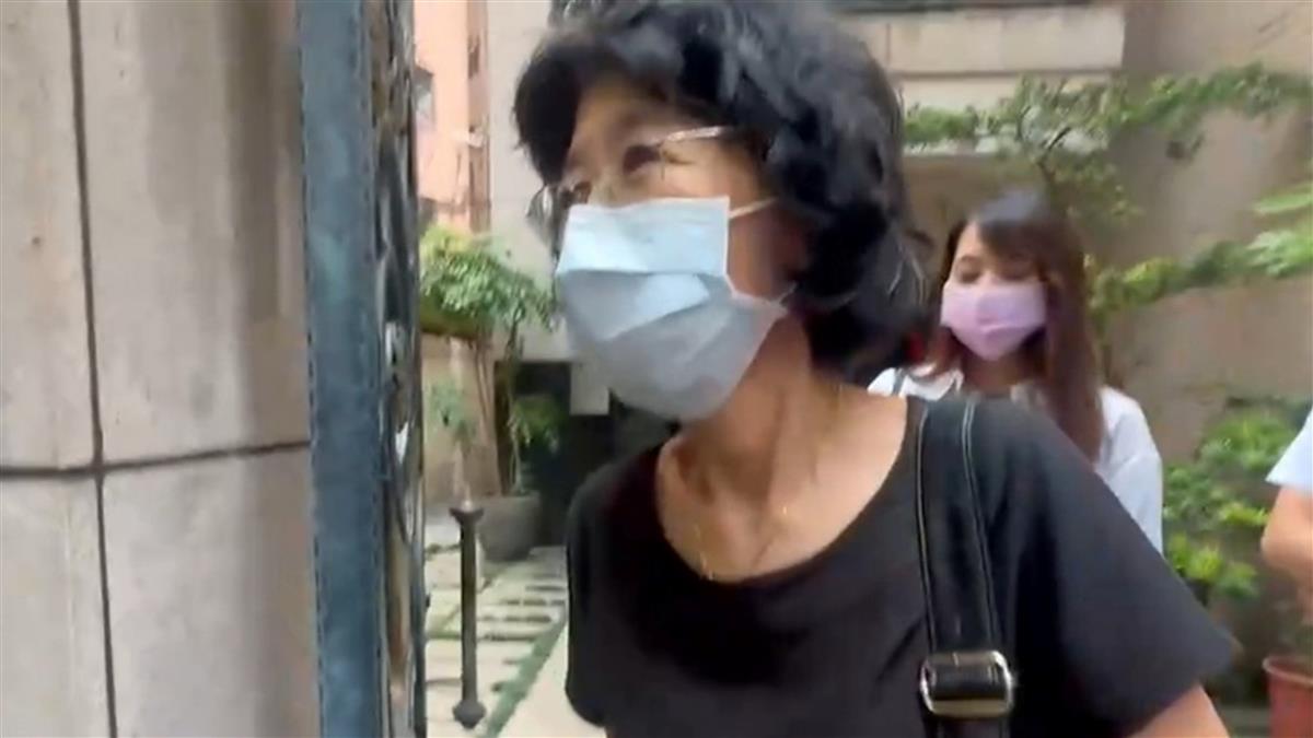 陳佩琪哭喊要帶「柯文哲照片去天安門」 抗議民進黨害家破人亡