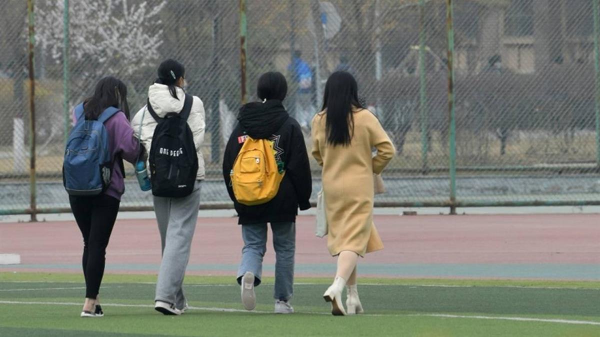 大學認直屬得繳1100？ 她嘆「用錢買關係」 過來人：不用鳥