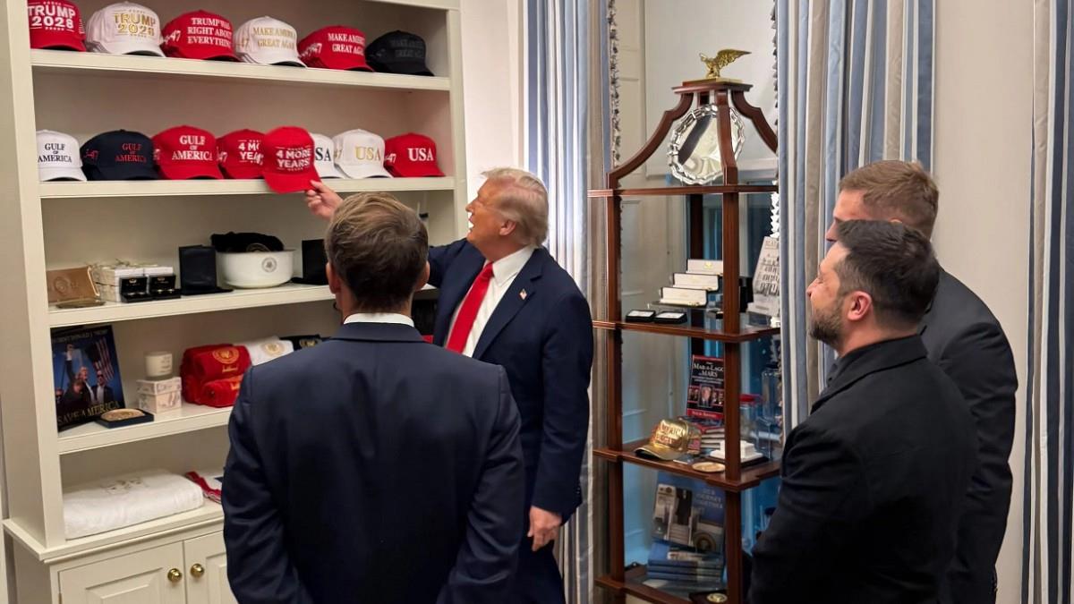 川普還要幹4年？「櫃上帽子」全說了 澤倫斯基面帶微笑