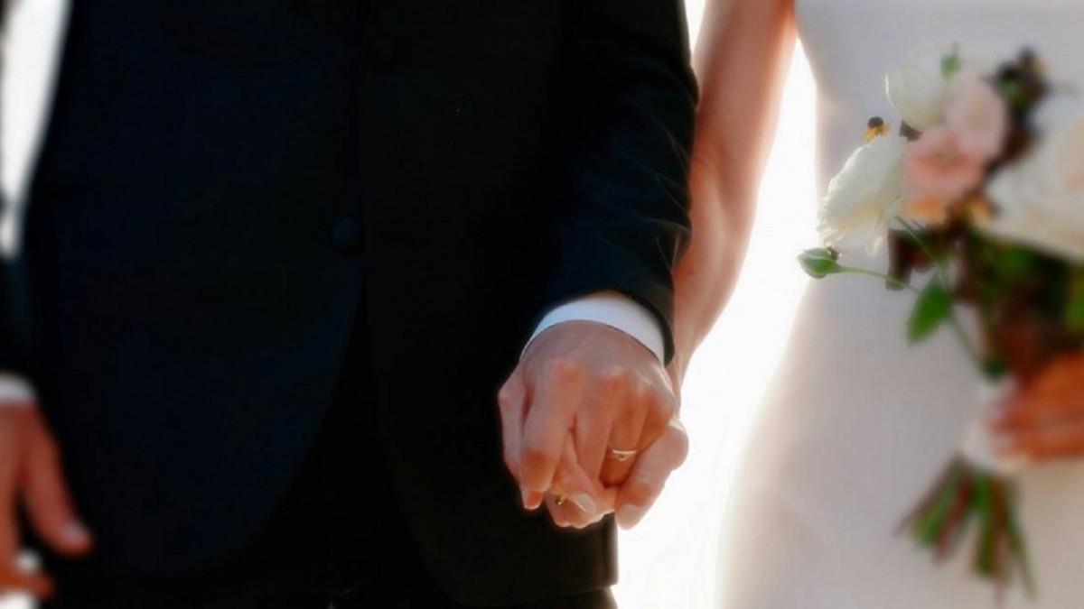 男友要她當全職媽「每月給10萬」 年薪300萬女業務陷兩難：只能分手？