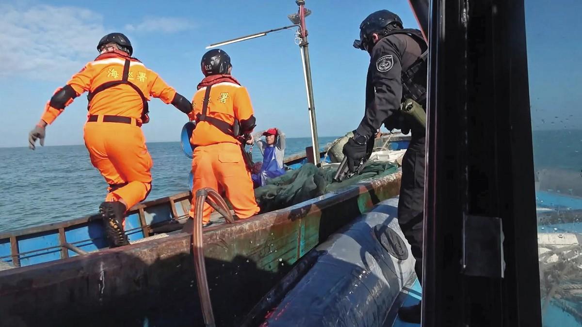 海巡少校淪私菸集團內應！ 開名車買2豪宅 妻逛百貨日刷百萬