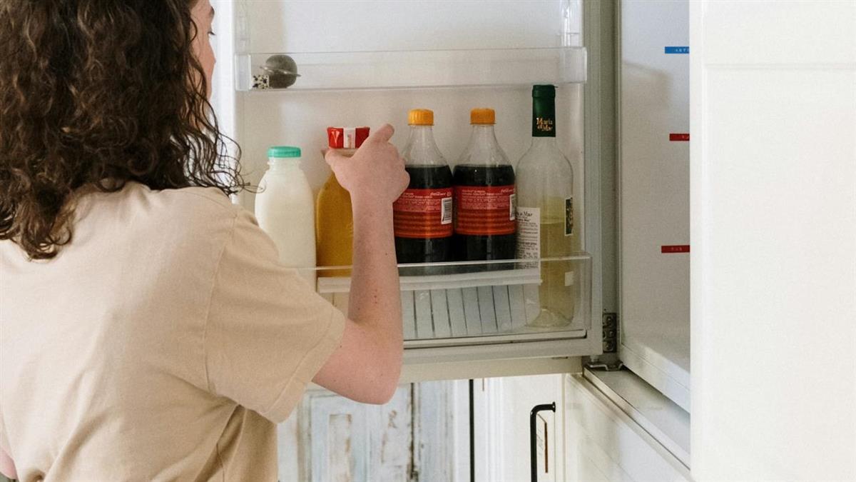 不想花時間等除霜！ 妹子「1動作」噴整臉 網驚呆：沒炸是命大