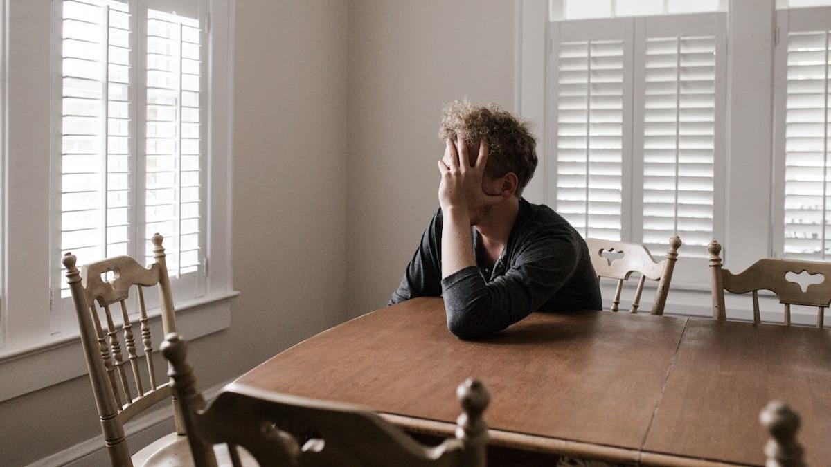 54歲爸「突被裁」開口要他養！ 30歲男崩潰喊1句 網炸鍋