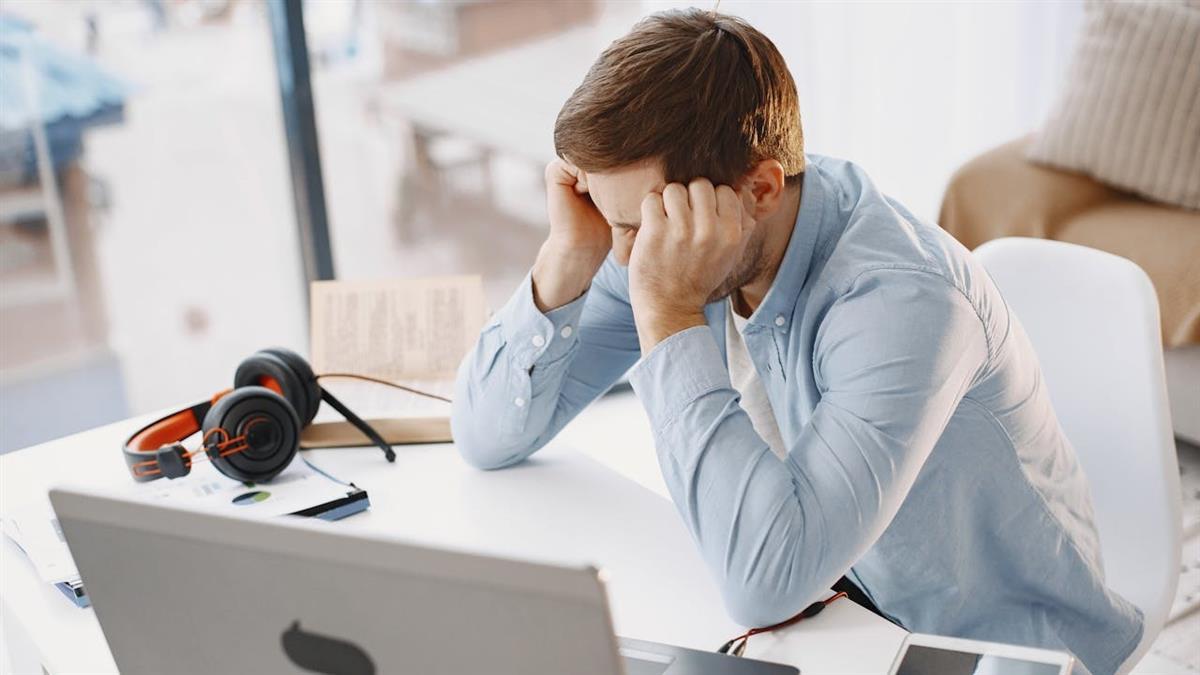 努力向上才是活得清醒？ 他讚「這群人」早早開雙B載妹：更懂享受人生