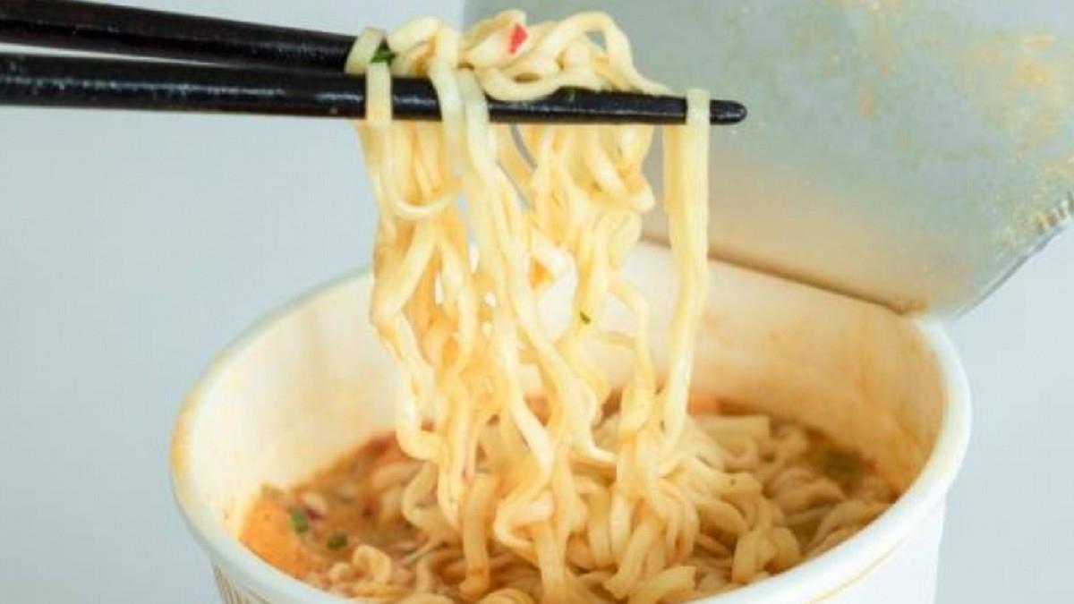 泡麵3年少賣40億包！ 因「年輕人愛外送 」 業者祭黑暗料理搶市